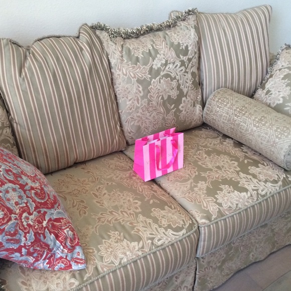 Victoria’s Secret tiny Shopping Bag 7.5”-6” - Picture 5 of 7